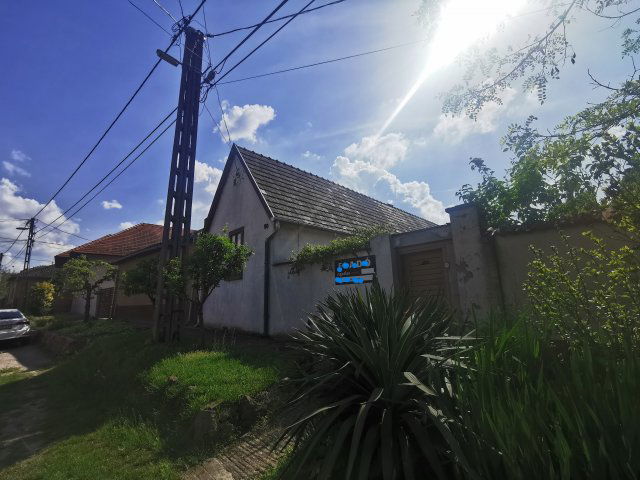 Eladó családi ház, Tatán 38 M Ft, 2 szobás