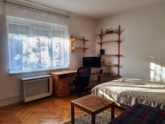 Kiadó téglalakás, albérlet, Pécsett, Sándor utcában, 1 szobás