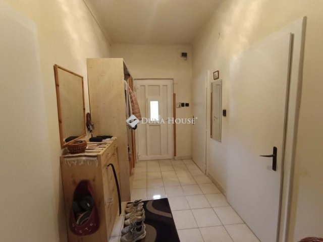 Eladó családi ház, Pécsett 139 M Ft, 6 szobás