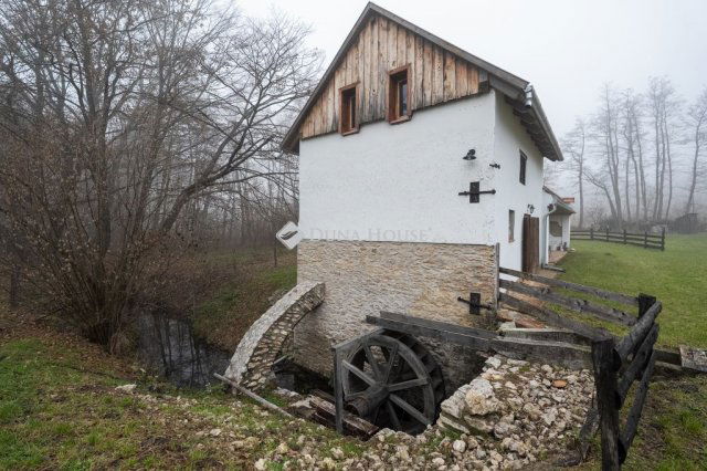 Eladó mezogazdasagi ingatlan, Pápateszéren 180 M Ft, 1 szobás