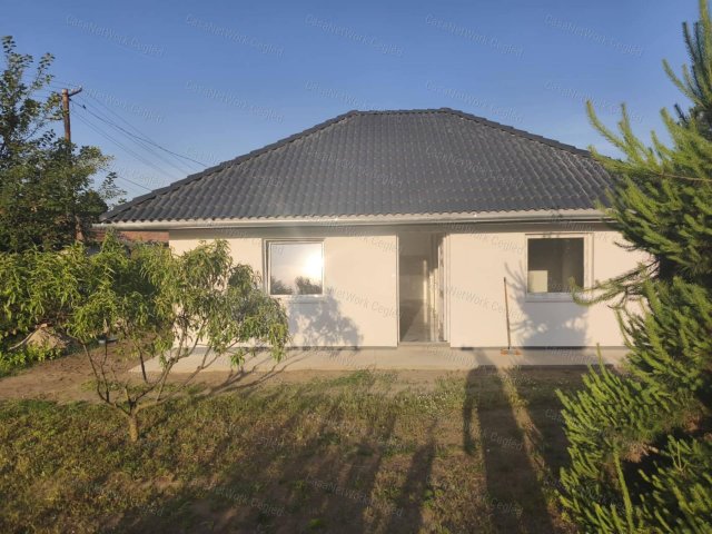 Eladó családi ház, Tápiószelén 27.9 M Ft, 2 szobás