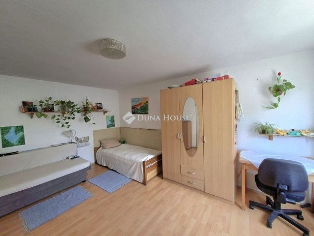 Eladó családi ház, Kulcson 25 M Ft, 2 szobás