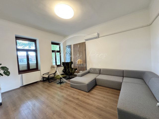 Eladó téglalakás, Pécsett, Szabadság utcában 79.9 M Ft