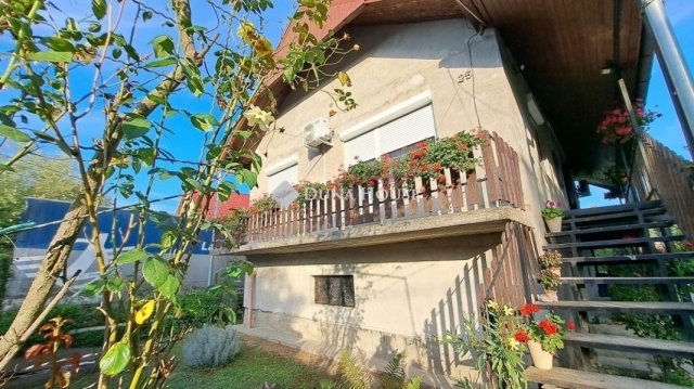 Eladó családi ház, Mendén 65.9 M Ft, 2 szobás