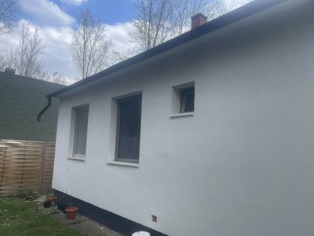 Eladó családi ház, Győrött 45.5 M Ft, 2 szobás