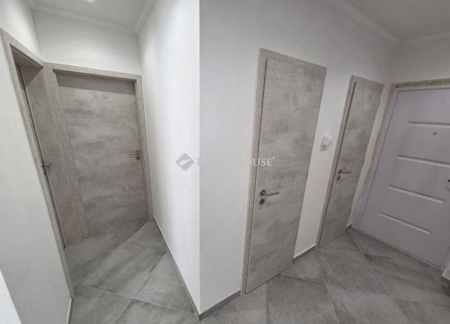 Eladó panellakás, Veszprémben 54.9 M Ft, 3 szobás