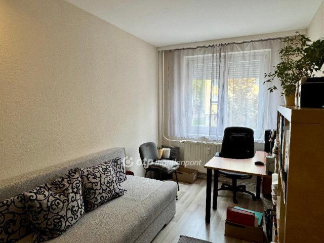 Eladó panellakás, Székesfehérvárott 46 M Ft, 2 szobás