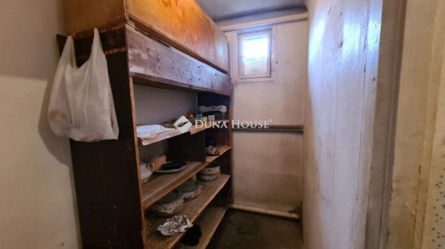 Eladó családi ház, Szigetszentmiklóson 66 M Ft, 2 szobás