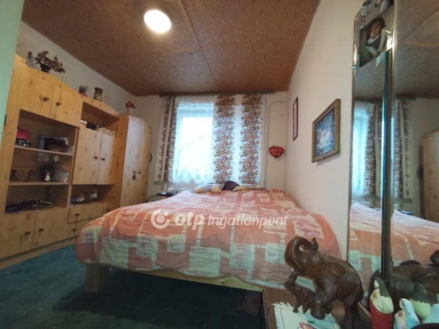 Eladó családi ház, Taron 18 M Ft, 4 szobás