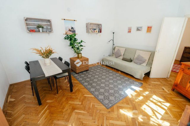 Eladó téglalakás, Budapesten, VI. kerületben 67.5 M Ft, 2 szobás
