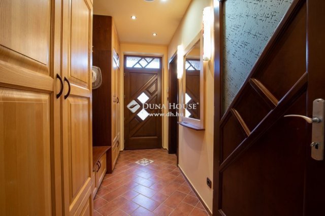 Eladó családi ház, Kistarcsán 329 M Ft, 5 szobás