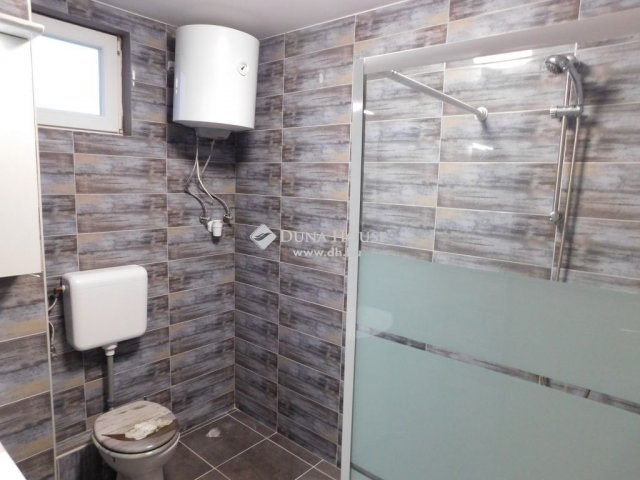 Eladó családi ház, Kecskeméten 250 M Ft, 2 szobás