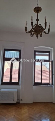 Eladó téglalakás, Pécsett 62.99 M Ft, 3 szobás