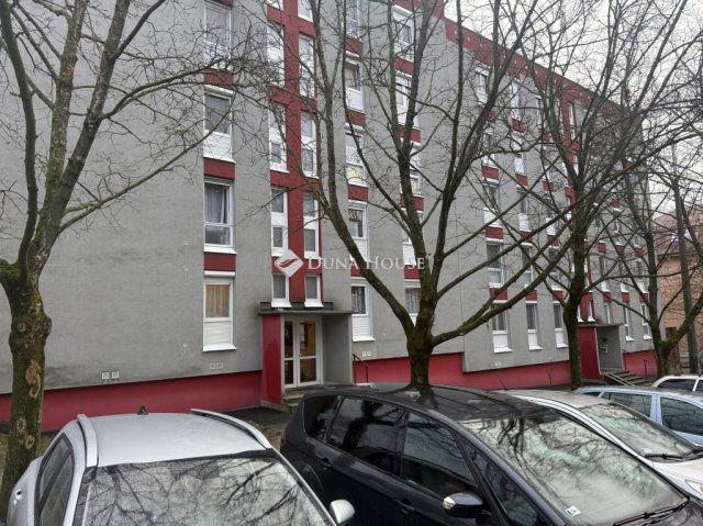 Eladó panellakás, Pécsett, Fagyöngy utcában 62.9 M Ft, 3 szobás