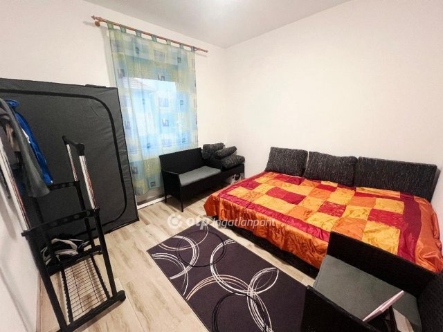 Eladó ikerház, Tökölön 80 M Ft, 4 szobás