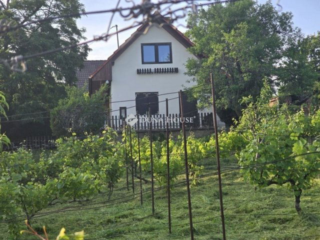 Eladó nyaraló, Pécsett 15 M Ft, 2 szobás / költözzbe.hu