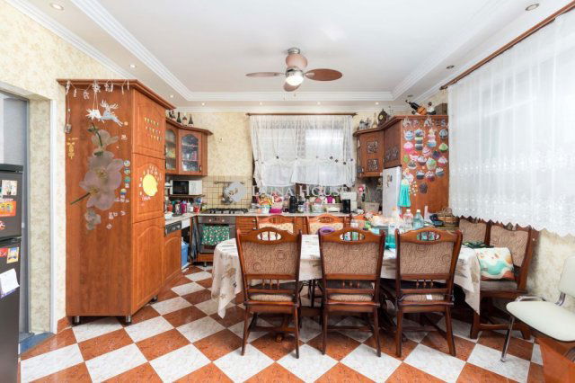 Eladó családi ház, Mosonmagyaróváron 89.9 M Ft, 6 szobás