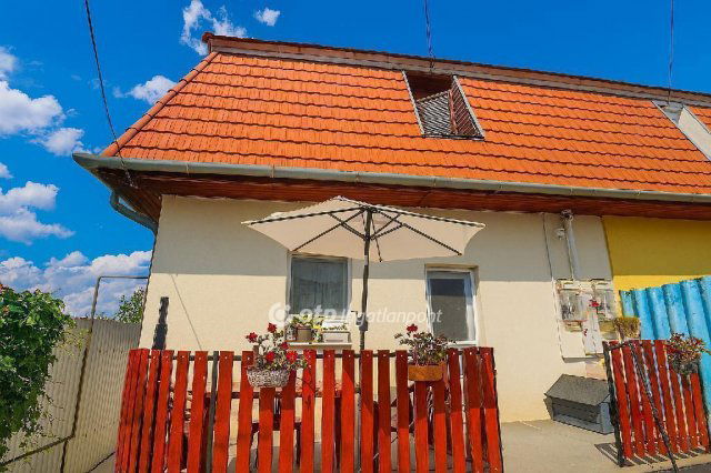 Eladó téglalakás, Kiskunlacházán 29.6 M Ft, 3 szobás