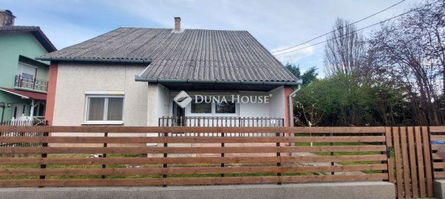 Eladó családi ház, Dombóváron 41.5 M Ft, 4 szobás