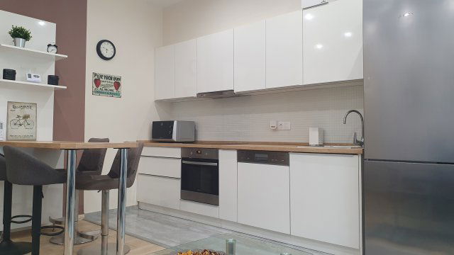 Kiadó téglalakás, albérlet, Pécsett 290 E Ft / hó, 2 szobás
