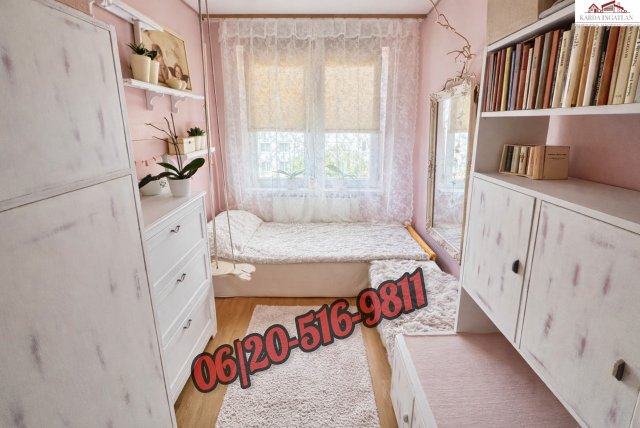 Eladó panellakás, Dunaújvárosban 34.99 M Ft, 1+2 szobás