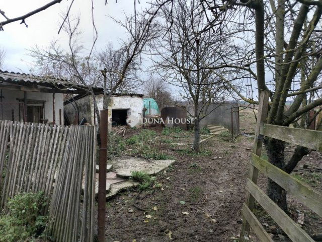 Eladó családi ház, Garén 14 M Ft, 2 szobás