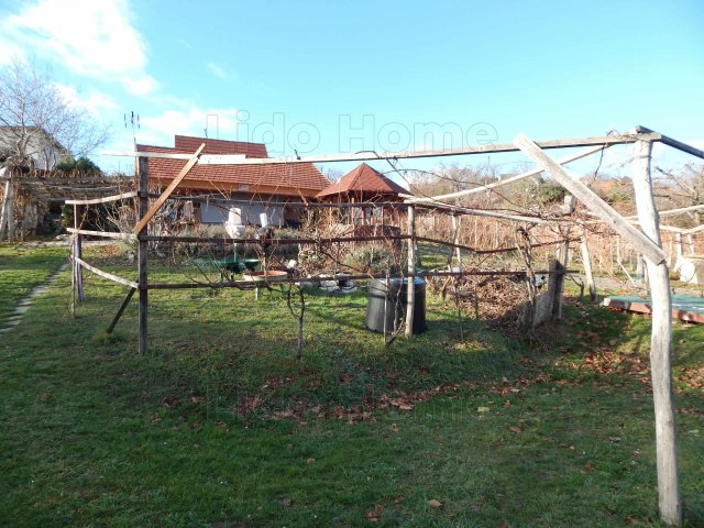 Eladó nyaraló, Balatonfüreden 107 M Ft, 2 szobás