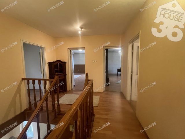 Eladó családi ház, Kecskeméten 124.9 M Ft, 7 szobás