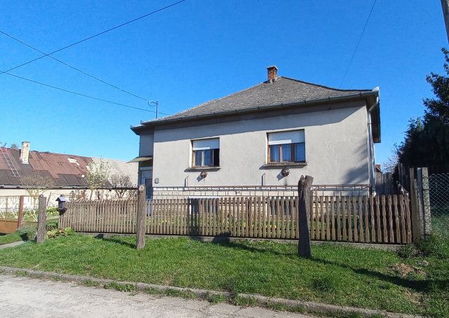 Eladó családi ház, Vértesacsán 45.9 M Ft, 4 szobás