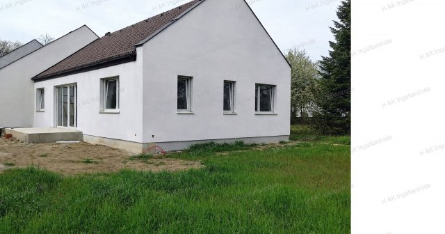 Eladó ikerház, Veresegyházon 110 M Ft, 4 szobás