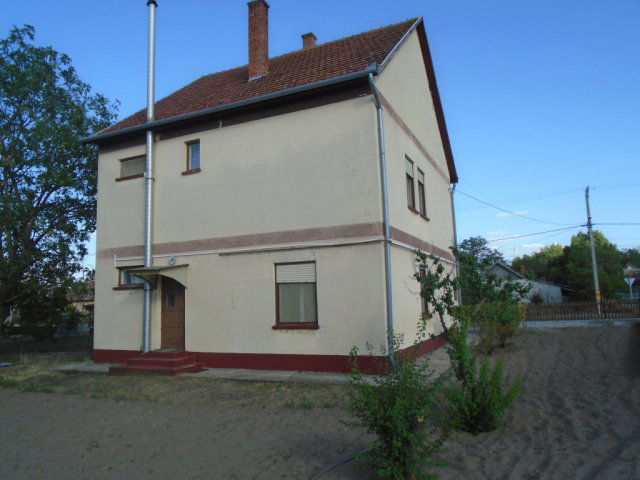 Eladó családi ház, Tiszakécskén 30.9 M Ft, 4 szobás