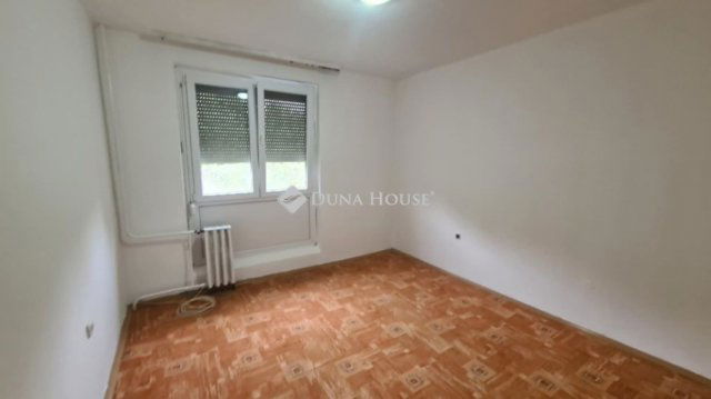 Kiadó panellakás, albérlet, Pécsett 159 E Ft / hó, 2+1 szobás