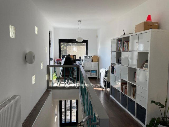 Eladó családi ház, Pécsett 209.79 M Ft, 4 szobás