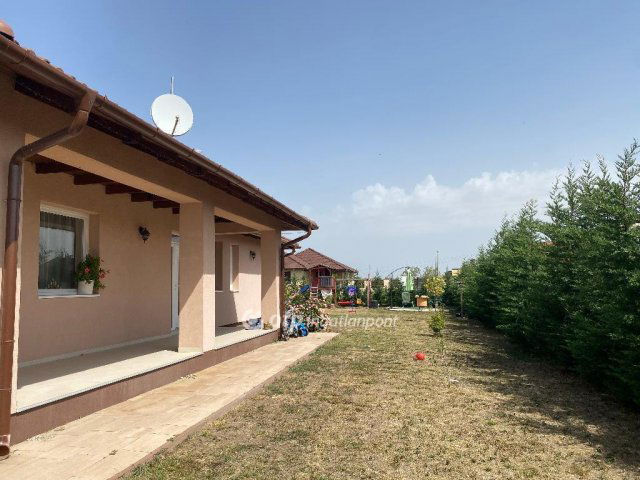 Eladó családi ház, Velencén 220 M Ft, 4 szobás