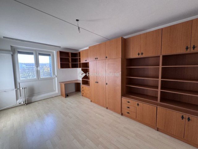 Eladó téglalakás, Komlón, Hegyhát utcában 19.5 M Ft, 2 szobás