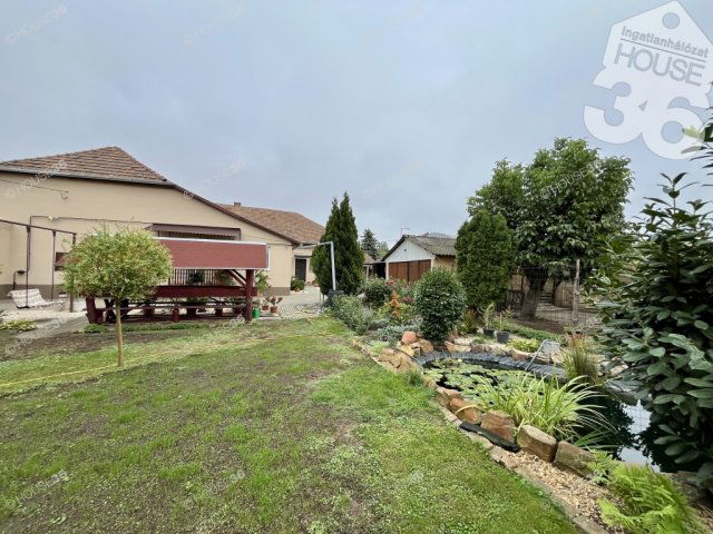 Eladó családi ház, Kiskunfélegyházán 69.9 M Ft, 5 szobás