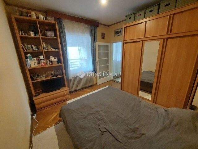 Eladó családi ház, Pécsett 43 M Ft, 3 szobás