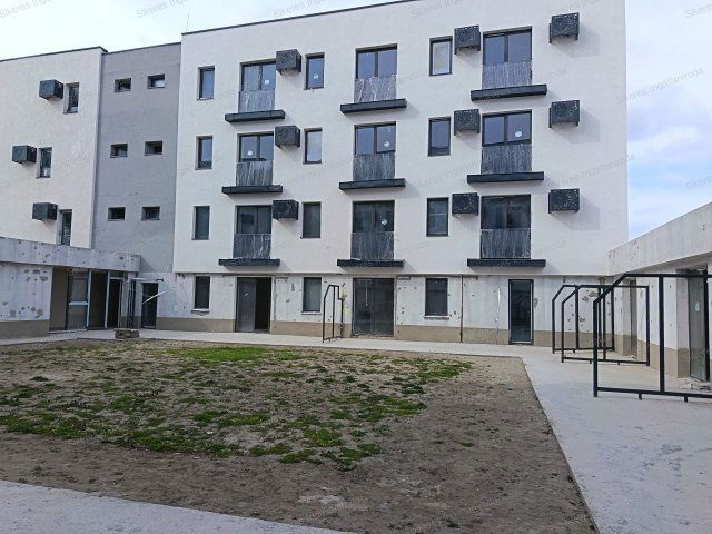 Eladó téglalakás, Komáromban 28.035 M Ft, 1 szobás