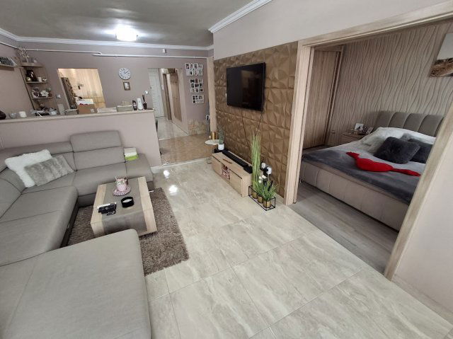 Eladó téglalakás, Cegléden 63.9 M Ft, 3 szobás