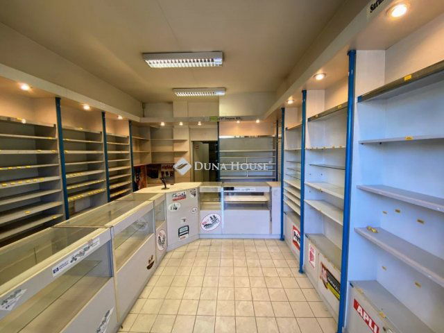 Eladó üzlethelyiség, Budapesten, III. kerületben, Bécsi úton