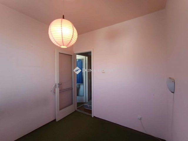 Eladó panellakás, Budapesten, III. kerületben, Gyűrű utcában