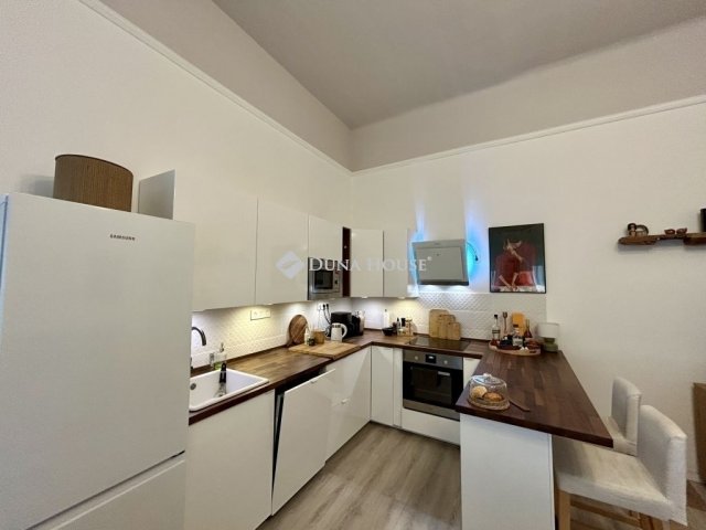 Eladó téglalakás, Budapesten, VIII. kerületben 105 M Ft