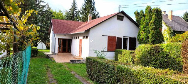 Eladó nyaraló, Balatonkenesén, Vak Bottyán utcában 73 M Ft