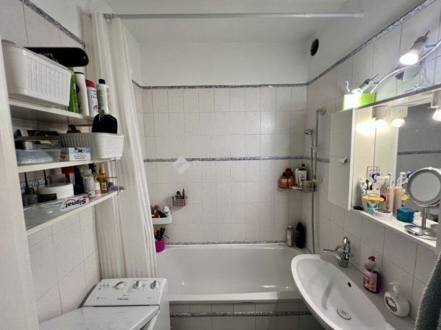 Eladó panellakás, Pécsett 44.9 M Ft, 2 szobás