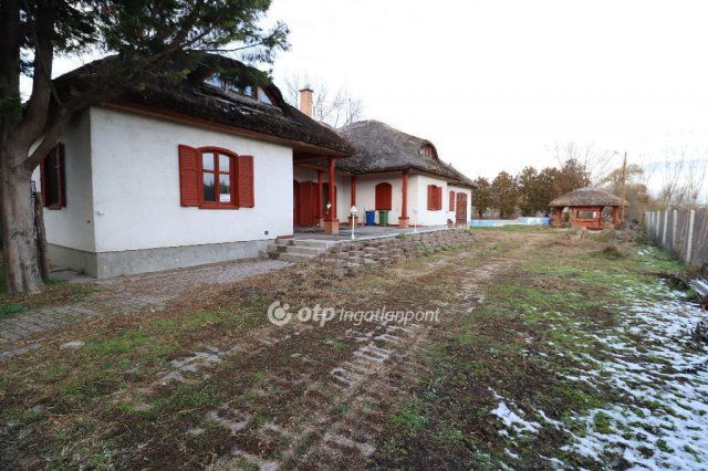 Eladó családi ház, Tasson 55 M Ft, 4 szobás