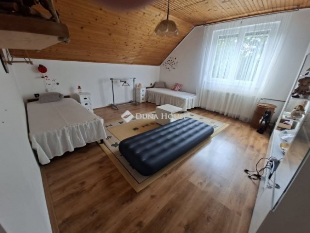 Eladó családi ház, Pécsett 99.1 M Ft, 4 szobás