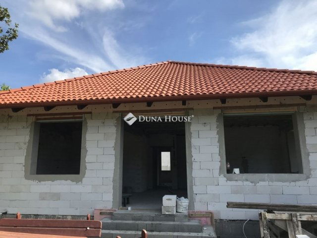 Eladó családi ház, Besnyőn 99.9 M Ft, 3+1 szobás