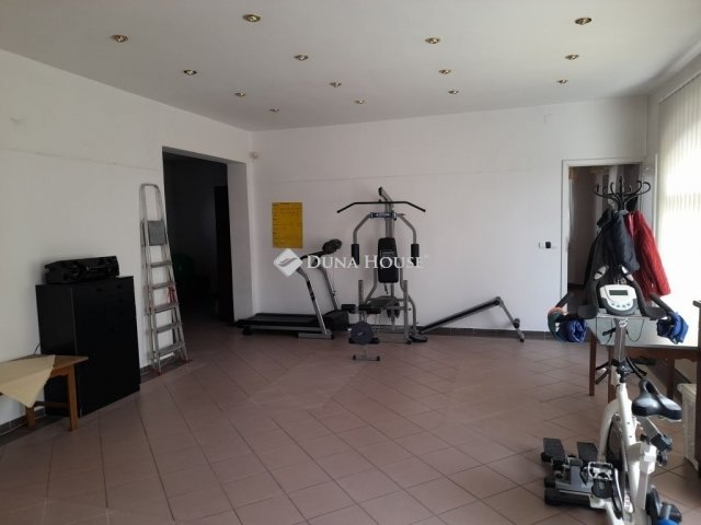 Eladó családi ház, Veresegyházon 220 M Ft, 6 szobás