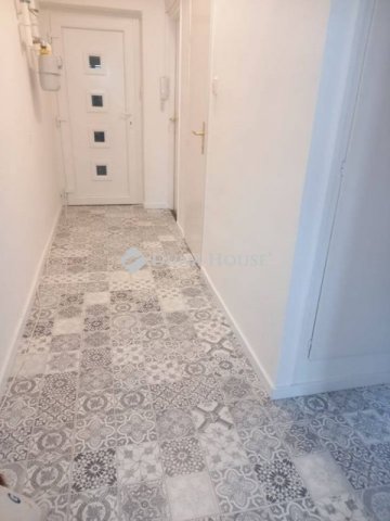 Eladó téglalakás, Pécsett 65 M Ft, 2 szobás