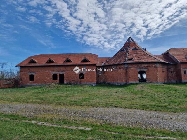 Eladó családi ház, Cegléden 135 M Ft, 1 szobás